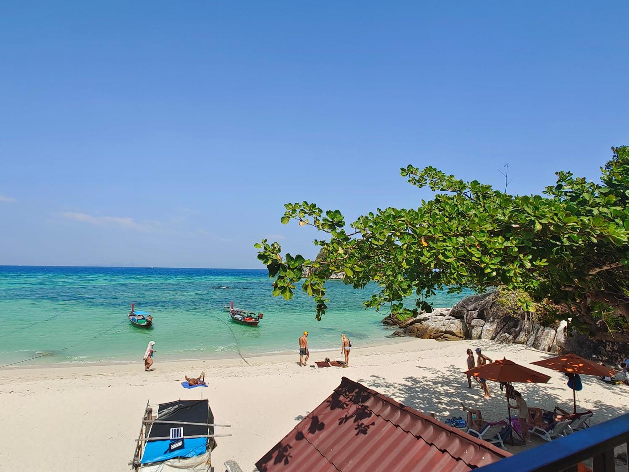 Lipe Sunrise Beach House Exterior foto